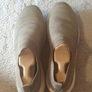 Sketchers brand new men